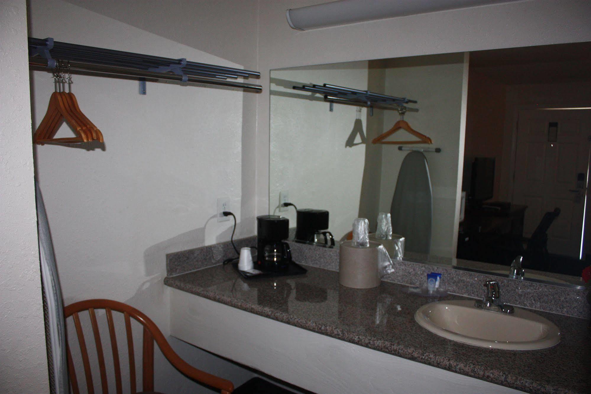 Value Inn & Suites Redding Buitenkant foto