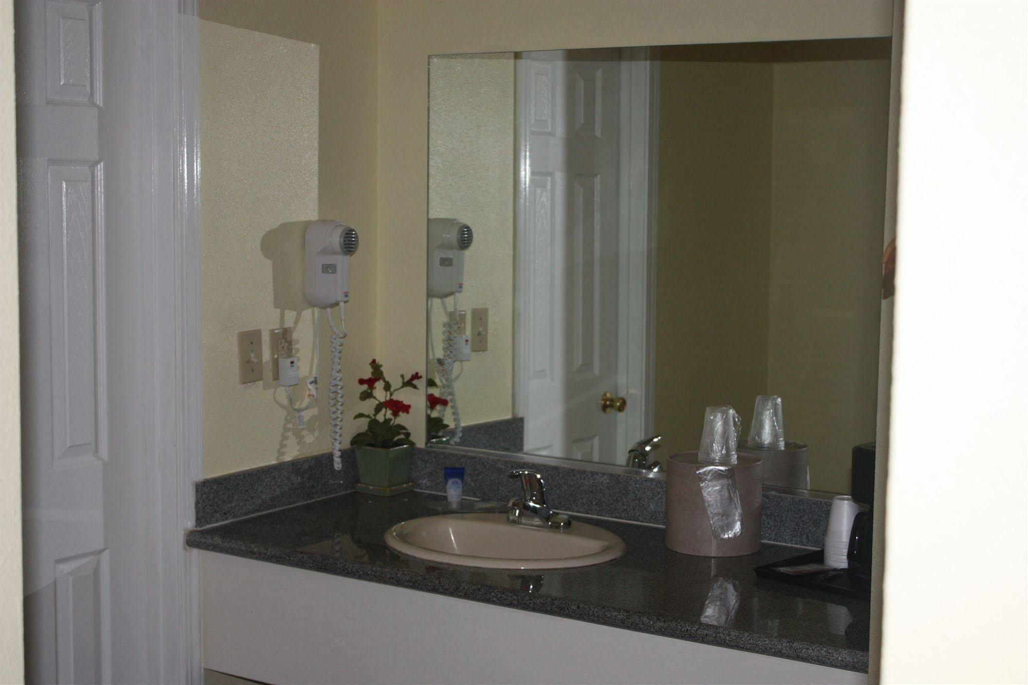 Value Inn & Suites Redding Buitenkant foto