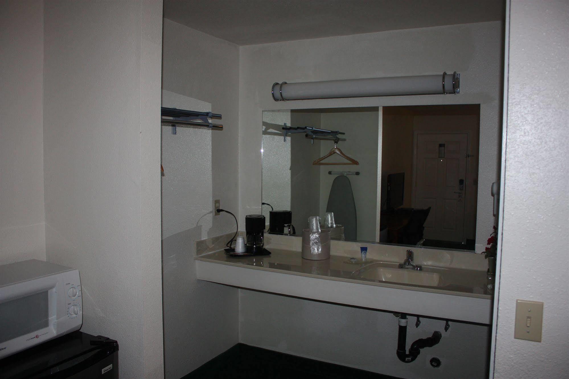 Value Inn & Suites Redding Buitenkant foto